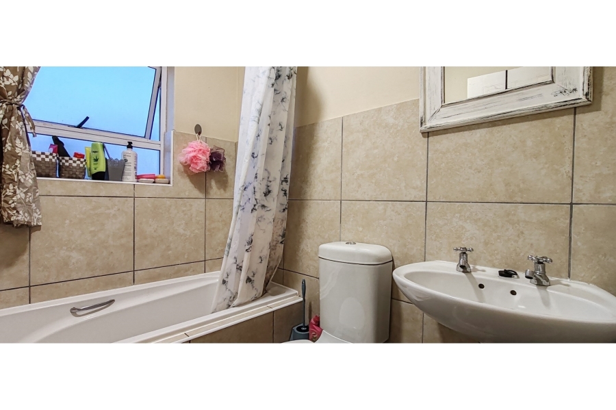 2 Bedroom Property for Sale in Costa Da Gama Western Cape